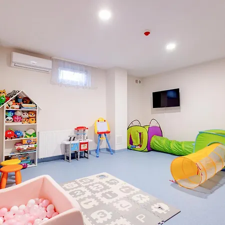 Jurajski Krysztal 4*